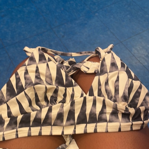 Marine Layer Plunge Bikini Top and bottom in India Ink Geo - Picture 4 of 7